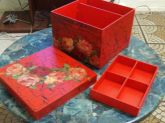 Caixa Vermelha com Flores