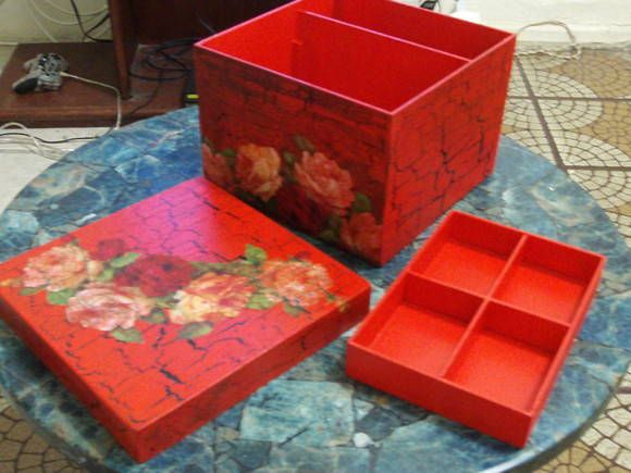 Caixa Vermelha com Flores